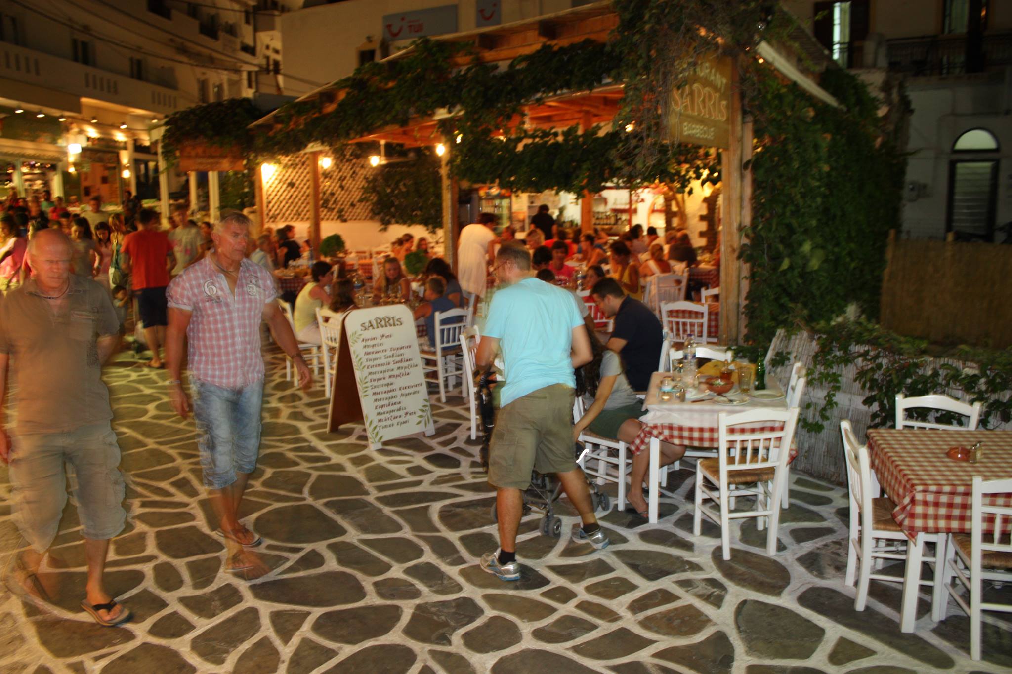 Sarris Taverne Naxos – Authentische griechische Küche nahe der Villa La Natura
