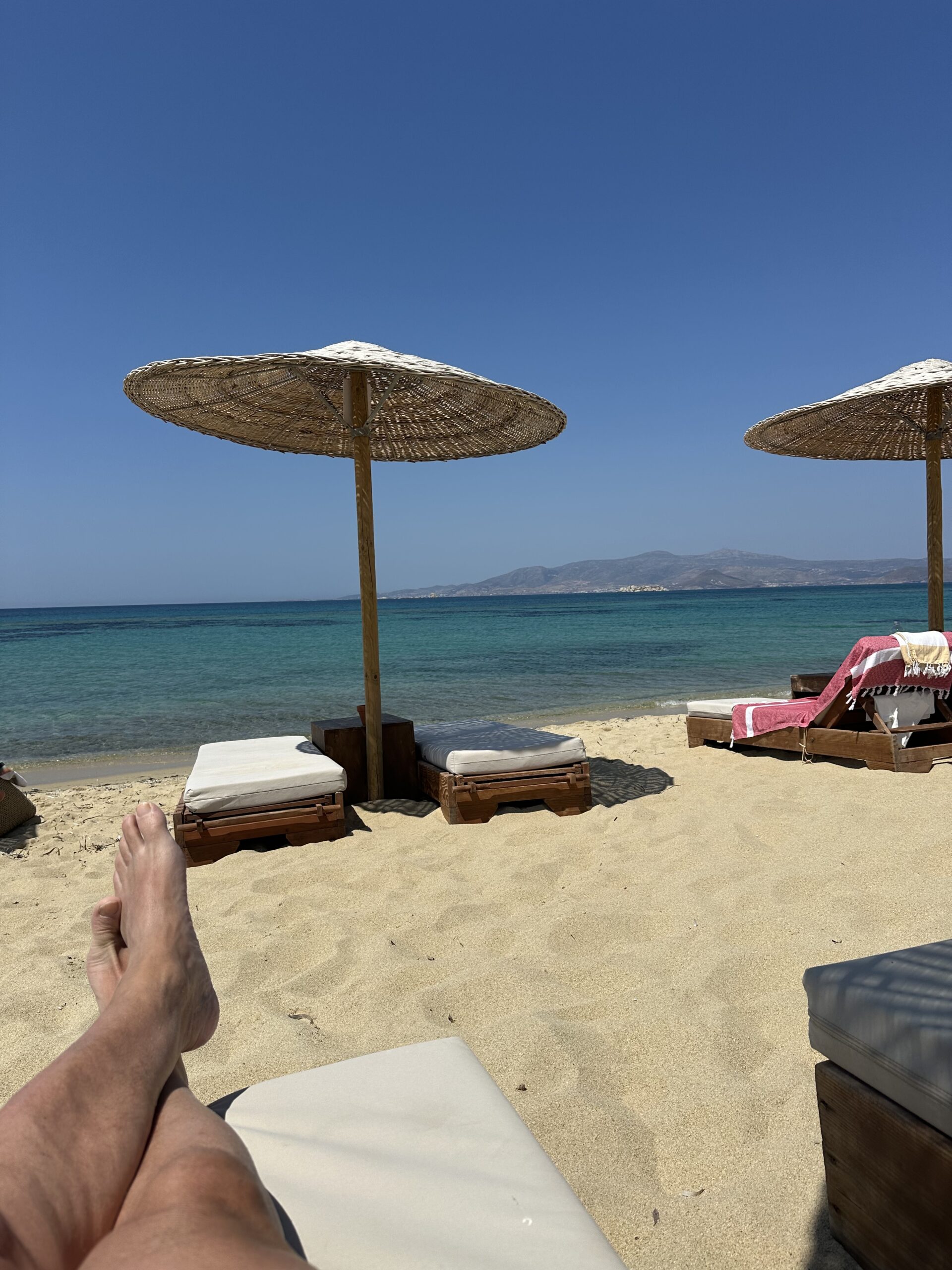 Savaya Naxos: Der beste Beach Club der Insel – mit echtem Restaurant-Niveau
