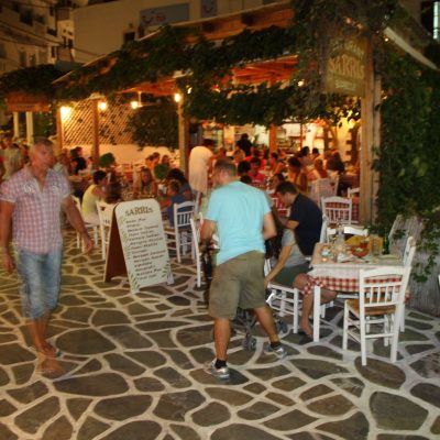 Sarris Taverne Naxos – Authentische griechische Küche nahe der Villa La Natura