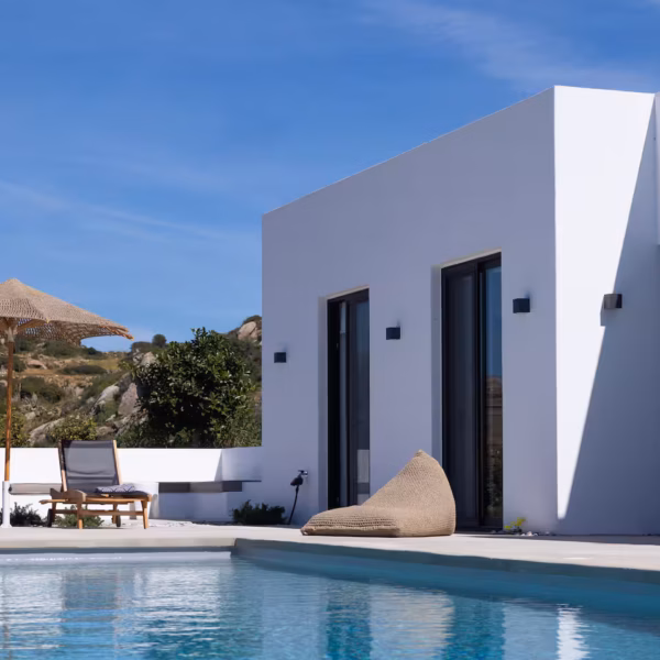 Infinity Pool bei Nacht – Villa La Natura Naxos