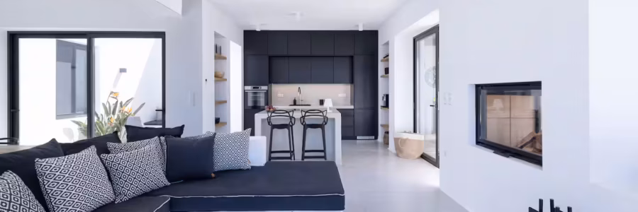 Villa La Natura Naxos – Gemütliche Kaminecke im Wohnzimmer