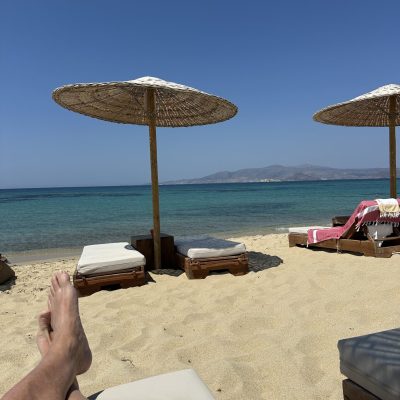 Savaya Naxos: Der beste Beach Club der Insel – mit echtem Restaurant-Niveau